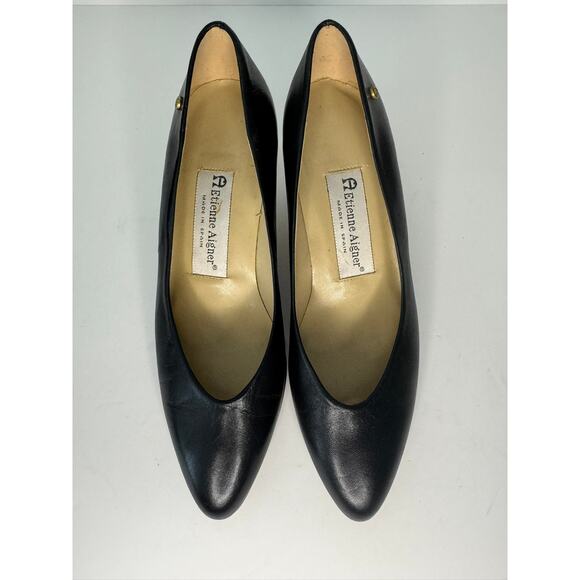 ETIENNE AIGNER Vtg Black Leather Pump 2.5" Heels Gold Metal Logo Classic! 6M - Picture 1 of 9